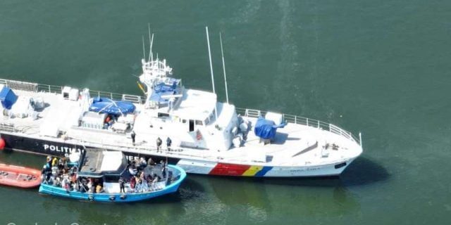 Contrabandă descoperită pe o navă internațională la Tulcea: 14.800 de țigarete și 200 de litri de alcool confiscate