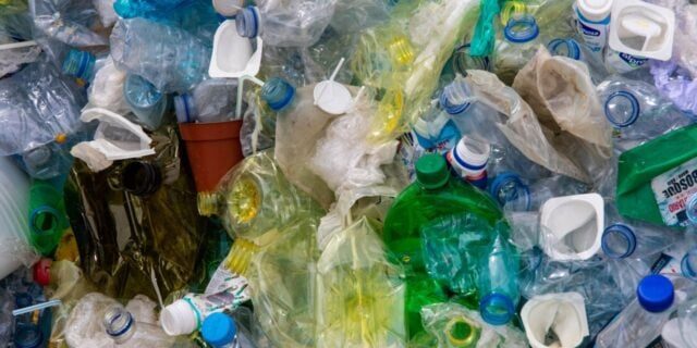 Eșecul negocierilor pentru un tratat internațional împotriva poluării cu plastic