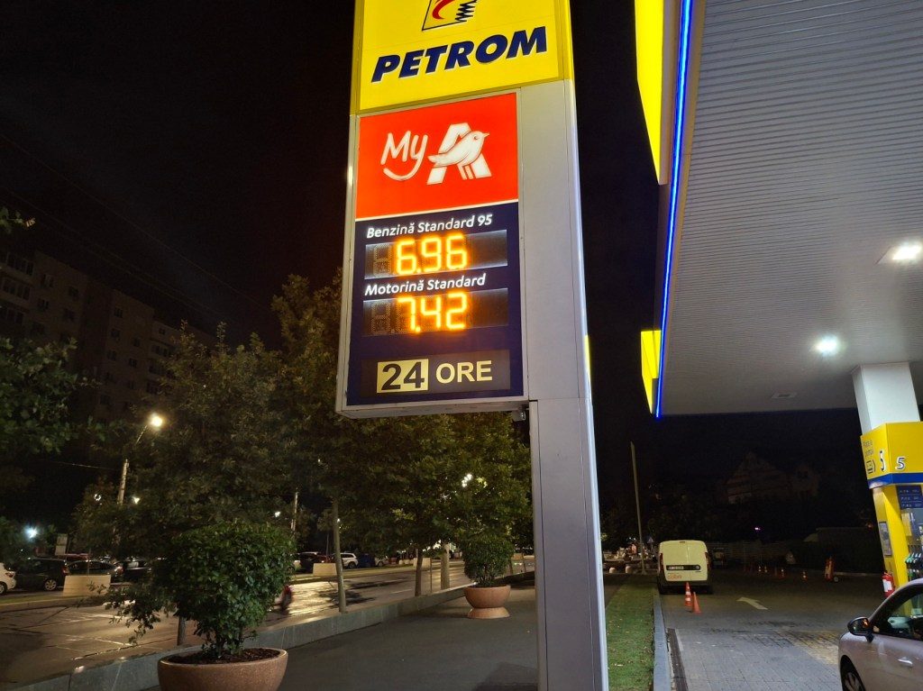 Prețul motorinei a trecut joi de 7.8 lei/litru, iar al benzinei se apropie de 7.4 lei. Cum se formează prețul carburanților 1 foto carburant 31 iulie