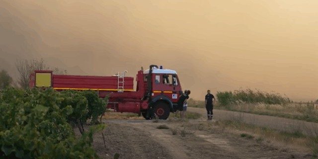 **Franța se luptă cu cel mai mare incendiu de vegetație din acest an: Teritoriul afectat depășește suprafața Parisului**