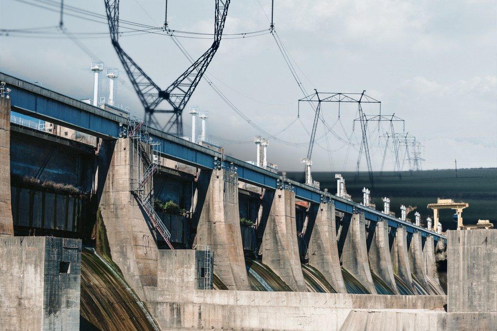 Hidroelectrica. Colaj: Ion Mateș / Hotnews. Foto: Dreamstime