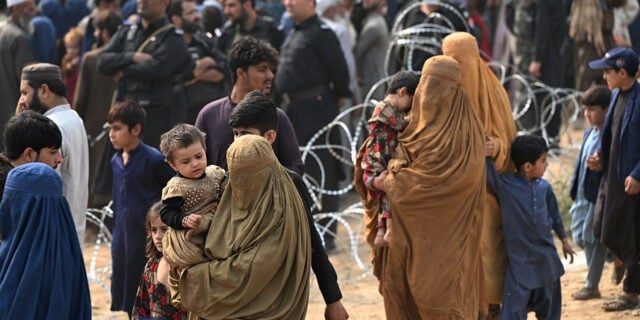 Iranul expulzează în masă refugiați afgani: 1,2 milioane plecați în ultimele șase luni