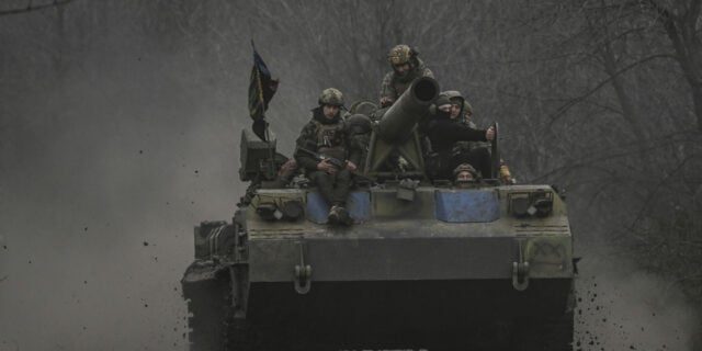 Rusia ocupă trei sate din regiunea Donețk din Ucraina, escaladând conflictul