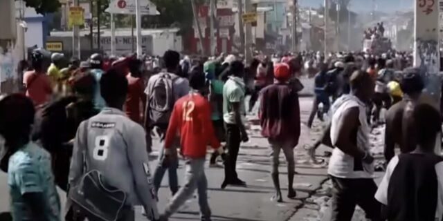 Statele Unite își închid Ambasada din Haiti din cauza schimburilor violente de focuri în apropiere
