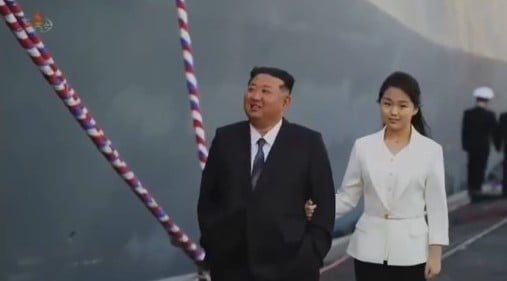 Liderul nord-coreean Kim Jong Un și fiica sa fac o vizită surpriză la Beijing