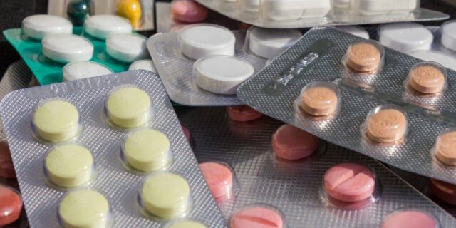 Ministrul Sănătății, Alexandru Rogobete, susține investiții strategice în producția internă de medicamente și biotehnologii medicale pentru reducerea dependenței de importuri