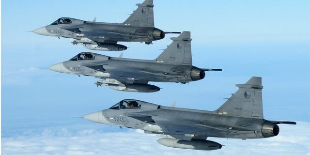 NATO mobilizează interceptoare în fața avioanelor de luptă rusești deasupra Mării Baltice