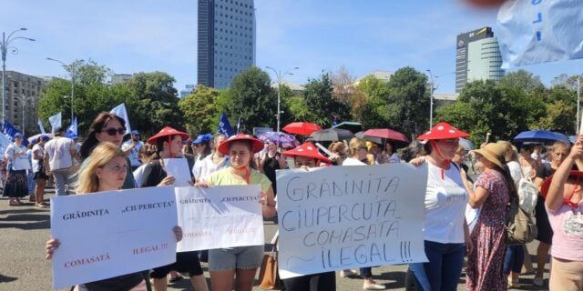 Protest împotriva sistemului educațional în Piața Victoriei: Scandări de „Demisia” și apeluri la solidaritate