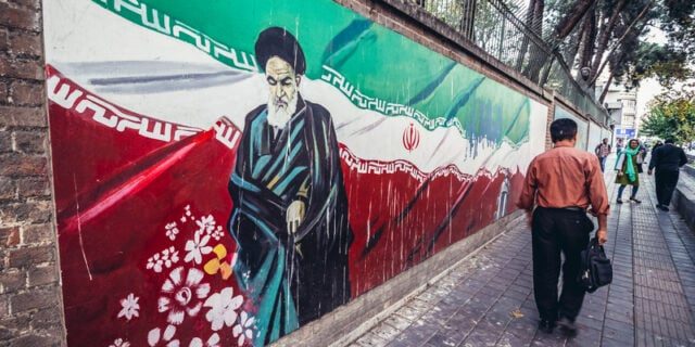 Rialul iranian atinge cel mai scăzut nivel istoric față de dolar după restabilirea sancțiunilor ONU