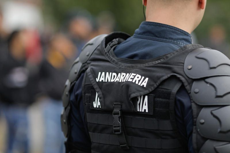 Suporterii de la meciul Petrolul-Dinamo prinși cu materiale pirotehnice și droguri: Ce s-a întâmplat pe stadionul din Ploiești