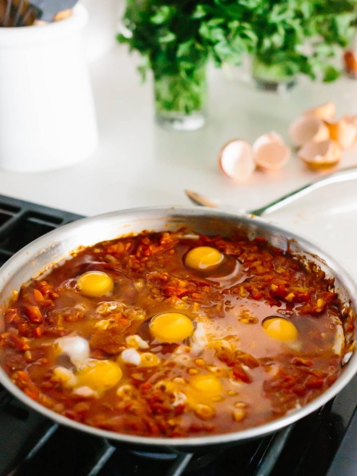 Secretul longevității și al fertilității, ascuns într-o mâncare veche de sute de ani. Iată cum o poți prepara și tu 1 Eggs poaching in spiced tomato mixture.