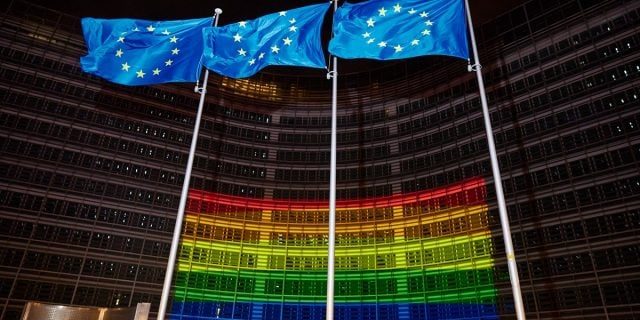 Comisia Europeană adoptă o strategie de 5 ani pentru egalitatea persoanelor LGBTIQ+