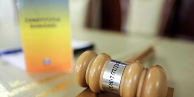 Partidul AUR acuză presiuni politice asupra Curții Constituționale: Justiția devine un instrument de amânare și protecție pentru puterea actuală
