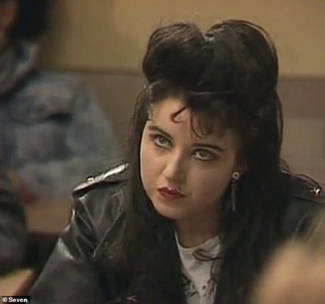 Dannii Minogue: Cum rolul său în "Home and Away" a influențat parcursul ei în lumea showbiz-ului 1 She played the rebellious Emma Jackson on the popular soap from 1989 to 1990, and credits the role for keeping her on the straight and narrow