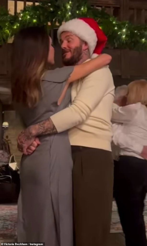 Victoria și David Beckham transmit un mesaj clar fiului lor Brooklyn printr-o dansă la o piesă cu versuri de sfidare, în timp ce el rămâne în SUA cu soția sa Nicola