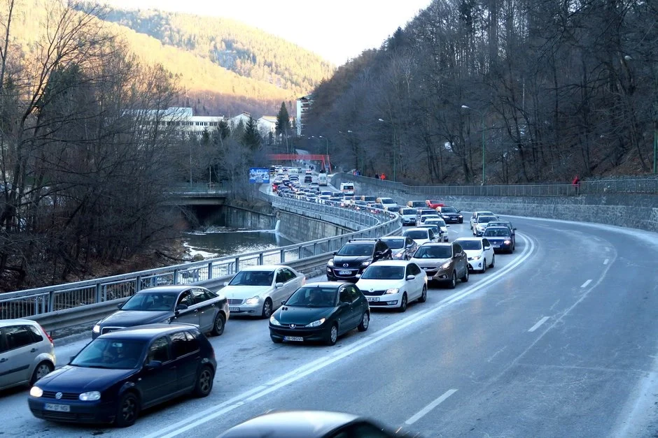 Cum să eviți traficul pe DN1 și să petreci Revelionul în liniște