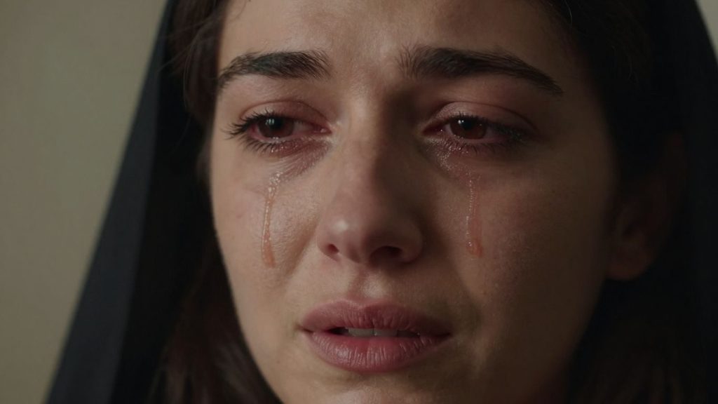 Mirabela Grădinaru plângând emoționată