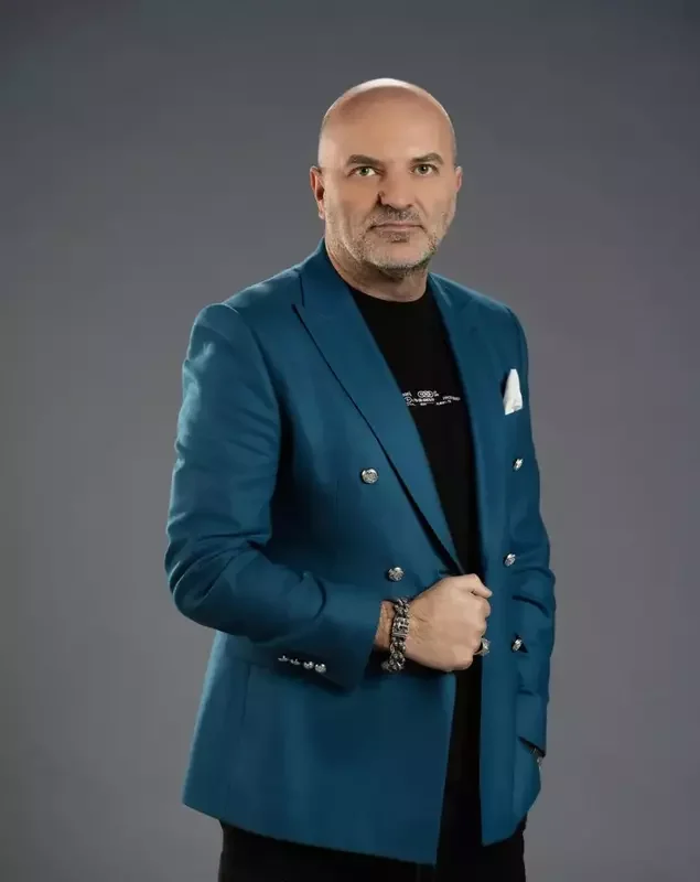 Dan Capatos semnează un contract pentru o nouă emisiune după plecarea de la Antena 1