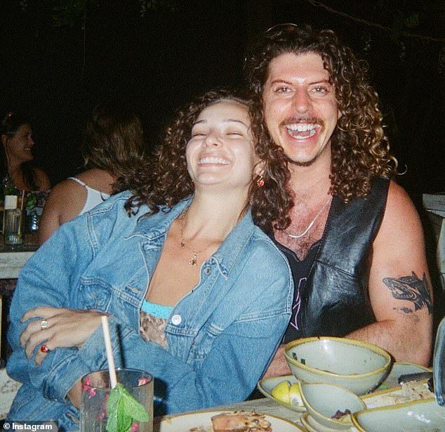 Descoperă povestea emoționantă a lui Abbie Chatfield și a momentului traumatic în care partenerul său, Adam Hyde, a fost diagnosticat cu cancer de piele