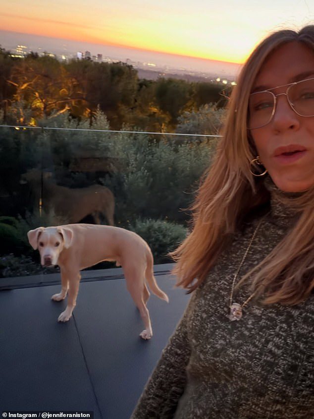 Jennifer Aniston și noul ei iubit sărbătoresc prima lor Crăciun împreună, oferind o privire în casa lor din Hollywood