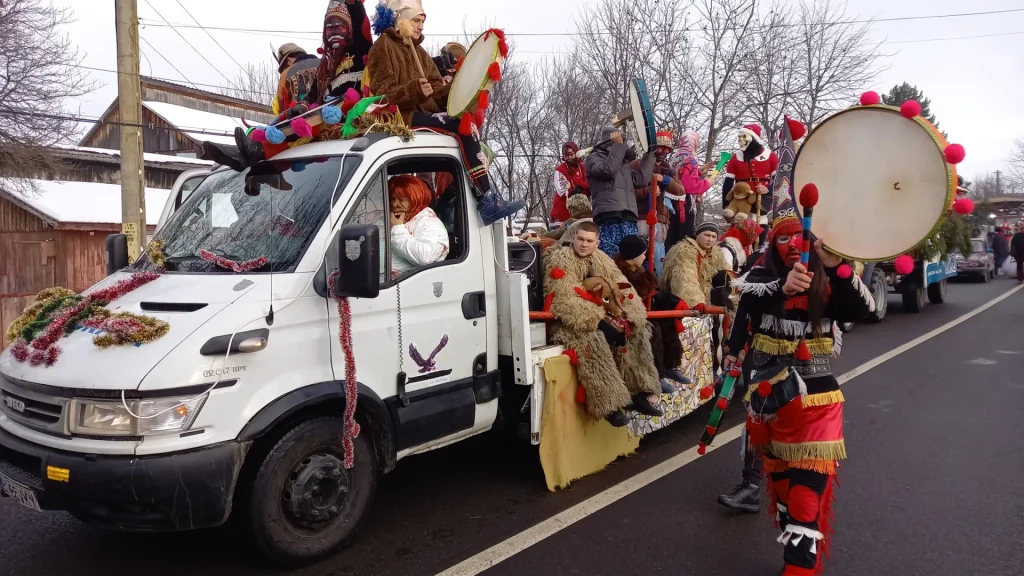 Parada tradițiilor de iarnă din Botoșani: o sărbătoare culturală încântătoare
