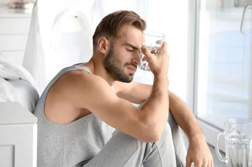 Ce se întâmplă în corpul tău când ești mahmur: De ce mahmureala este mai grea cu vârsta și cum să o ameliorezi