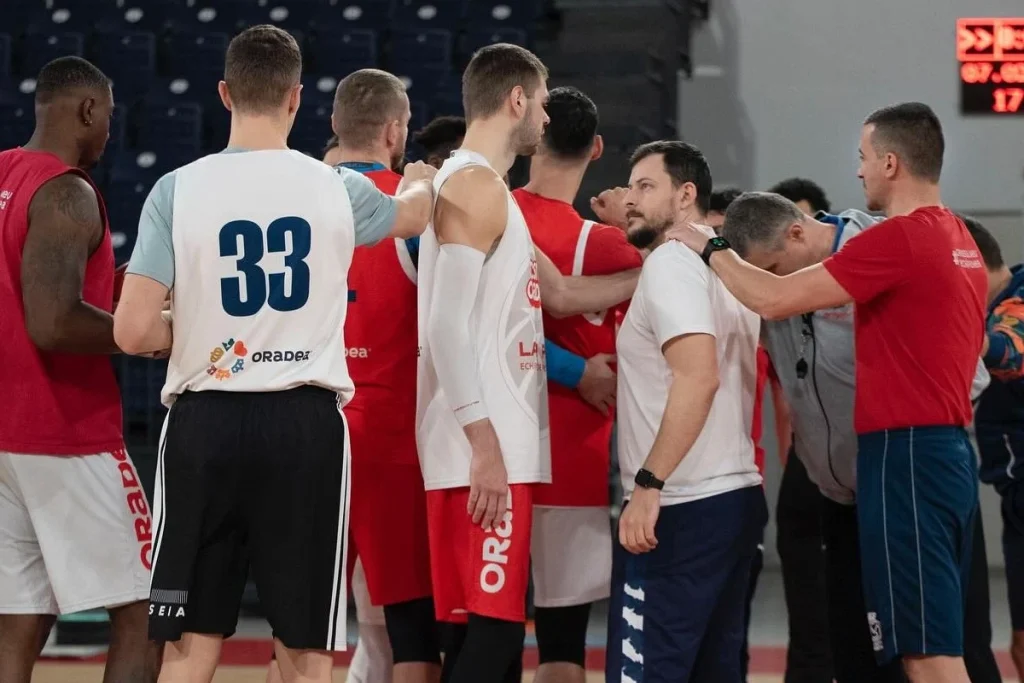 CSM Oradea triumfă în fața liderului Reggiana în FIBA Europe Cup
