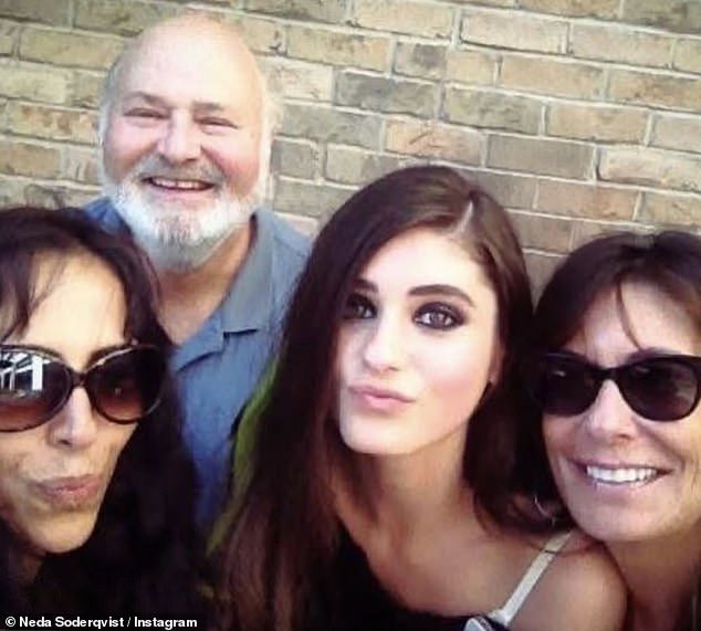 O prietenă de lungă durată a lui Rob Reiner și a soției sale, Michele, găsește alinare în știința că ei "ținându-se de mână pentru totdeauna"