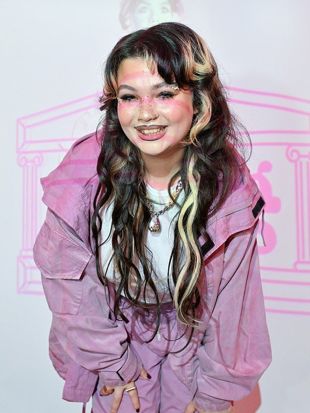 Revenirea puterii feminine! Cum tinerele artiste britanice conduc creșterea vânzărilor de muzică