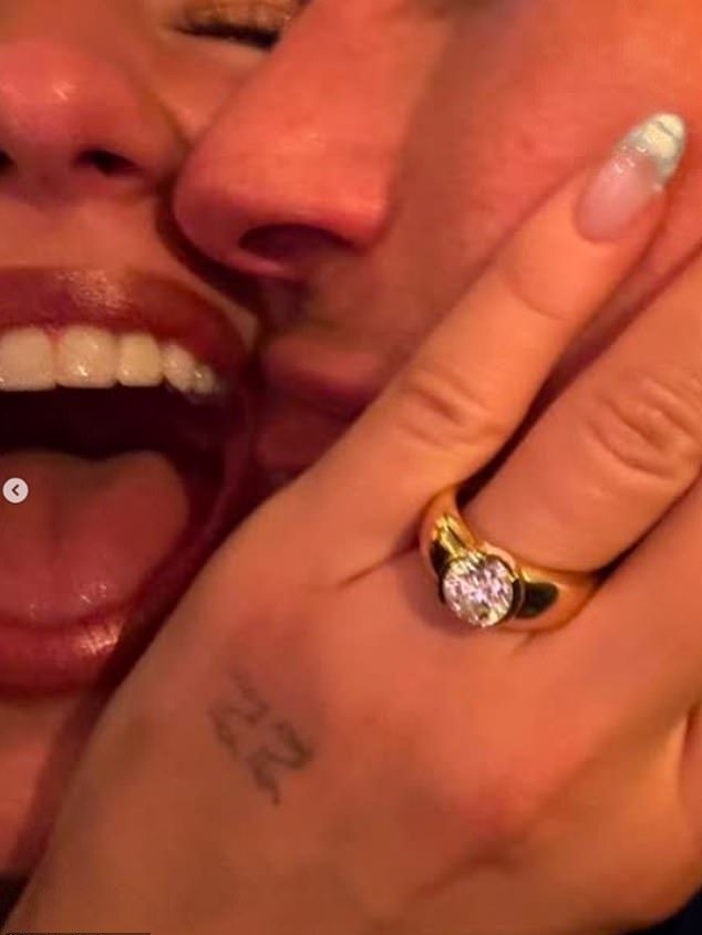 Tensiune la meciul Arsenal vs. Aston Villa: Callum Turner dezamăgit, iar Dua Lipa exultă