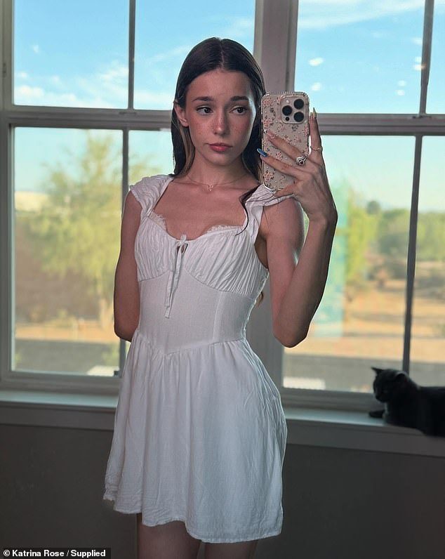 Un poveste emoționantă despre cum o tânără a fost nevoită să se alăture unui site pentru adulți pentru a-și plăti tatăl cu Alzheimer de 75.000$ pe an