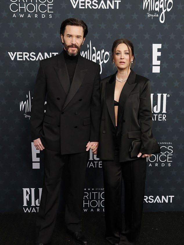 Starul din The Flight Attendant a participat la premii în sprijinul logodnicului său, actorul Tom Pelphrey, care a fost nominalizat la Cel mai bun actor în rol secundar