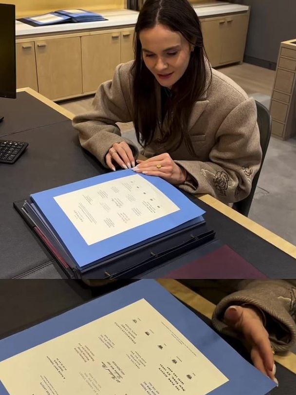 Proprietarul agenției a fost surprins inspectând diferitele alegeri de fonturi