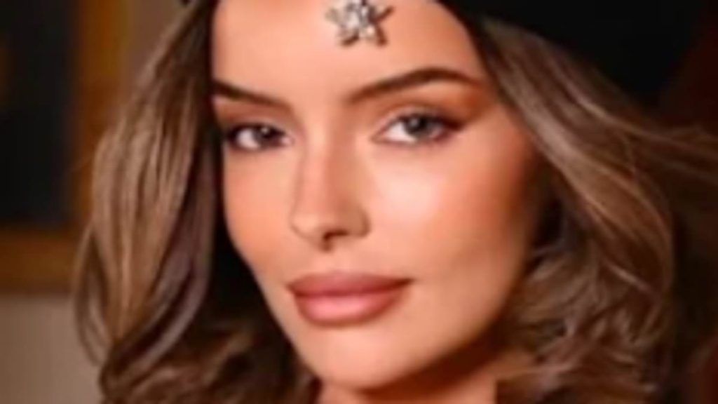 Secretele de frumusețe ale lui Maura Higgins de la The Traitors și produsele de înfrumusețare pe care nu le-ar putea lipsi în timpul filmărilor