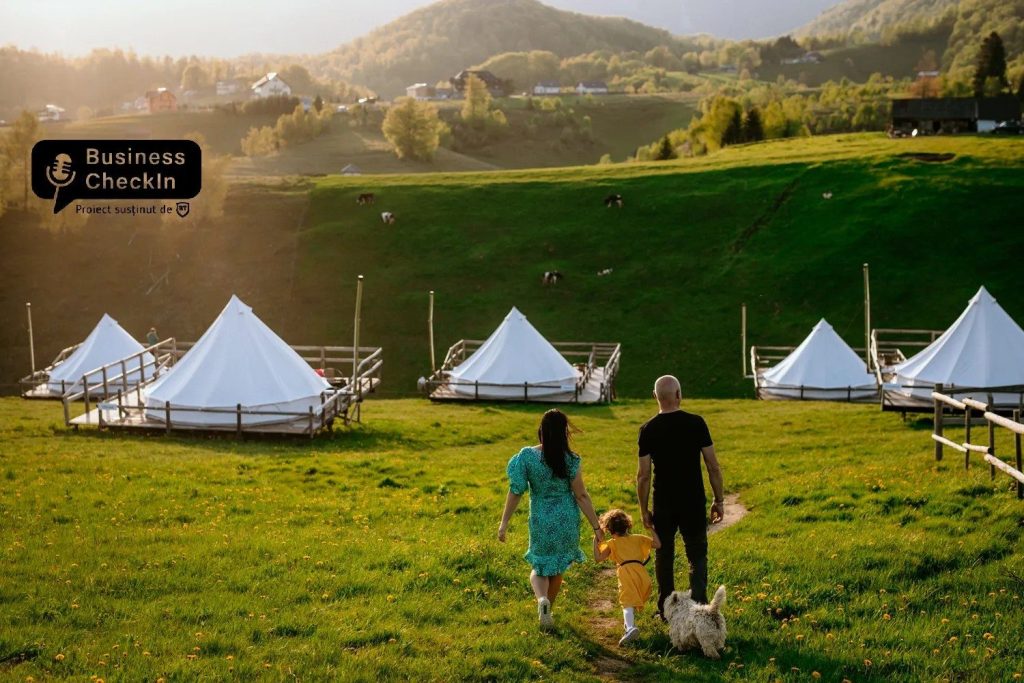De la Joburi în Multinaționale la Antreprenoriat în Transilvania: Povestea Ursa Mică Glamping Resort