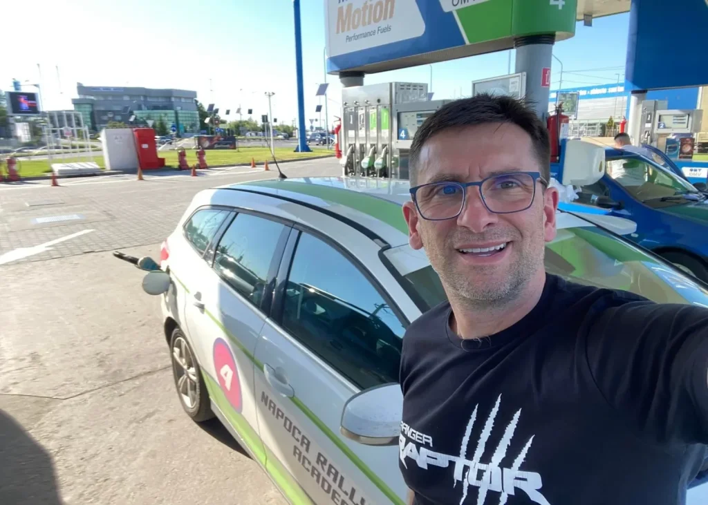 Sfaturi de siguranță rutieră de la campionul de raliuri Bogdan Marișca