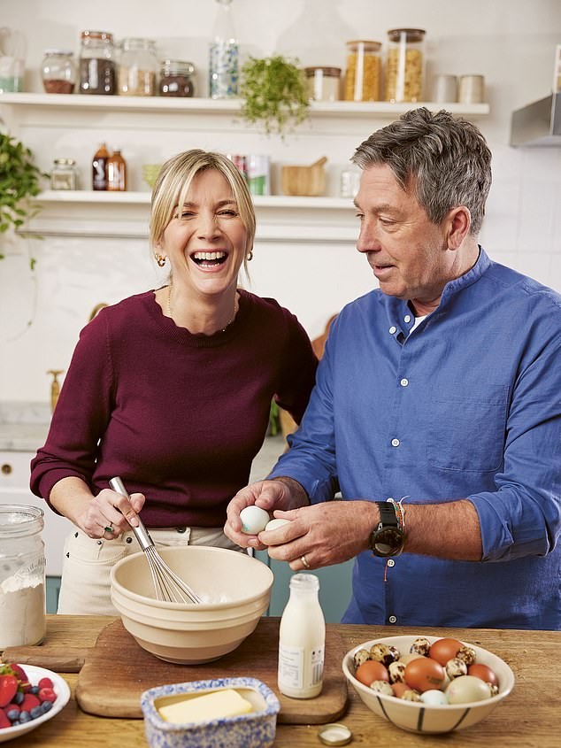 Ce mănâncă John Torode și Lisa Faulkner într-o zi pentru o alimentație variată și echilibrată