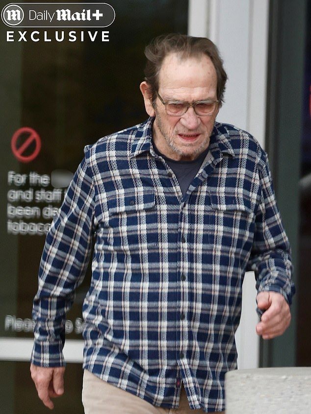 Declinul șocant al lui Tommy Lee Jones dezvăluit de insidere după moartea șocantă a fiicei sale: 'El nu este el însuși'