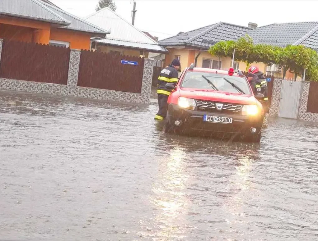 Dezastrul natural lovește România: Cod galben de inundații emis în cinci județe