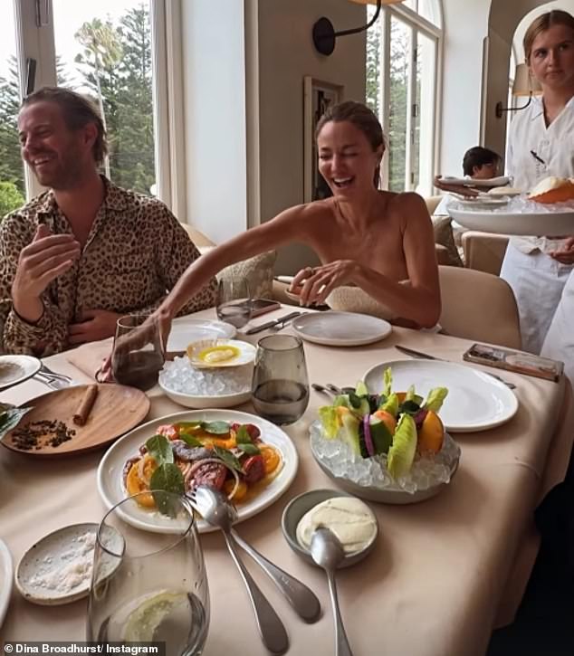 Dina Broadhurst și partenerul său moștenitor de electrocasnice, în centrul atenției la restaurantul de lux Mimi's