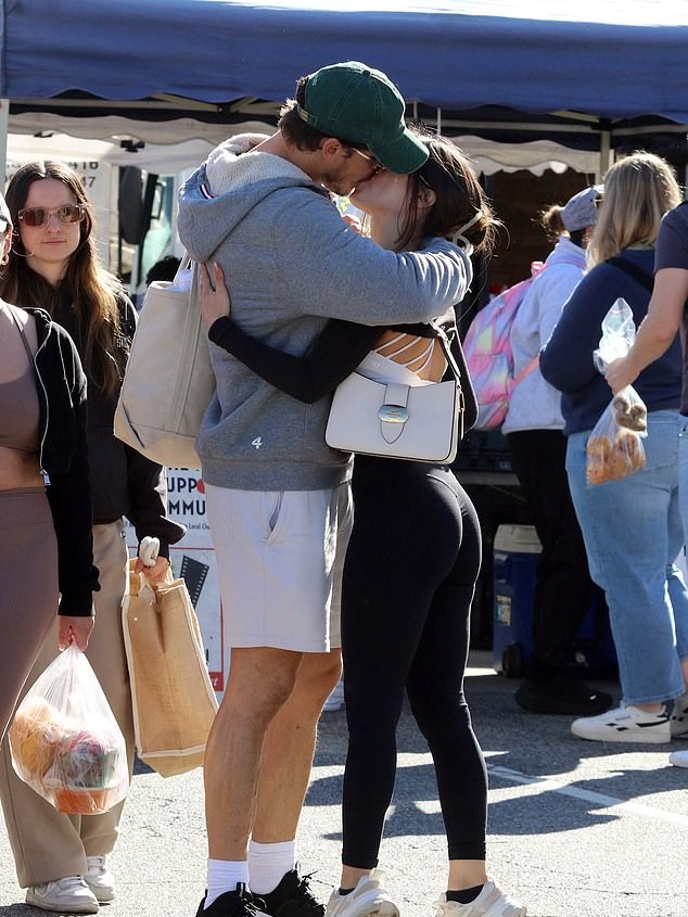 Gleb Savchenko, dansator la "Dancing with the Stars", surprins sărutând o femeie misterioasă la un târg din LA după despărțirea de Brooks Nader