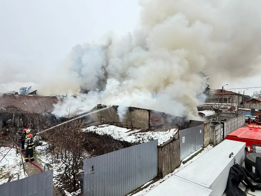 Incendiu de amploare în cartierul Rahova din București