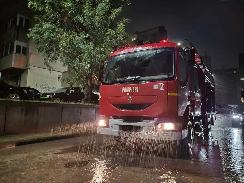 Inundație lângă Craiova: Ce s-a întâmplat și cum afectează traficul (FOTO)