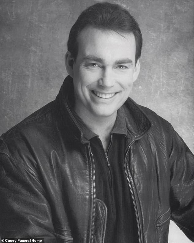 John Mulrooney: Viața și cariera comediantului și prezentatorului TV (cu focus pe "John Mulrooney", "comedian", "prezentator TV", "viața și cariera")