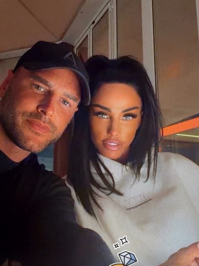 Katie Price și noul ei logodnic: povestea unei relații complexe