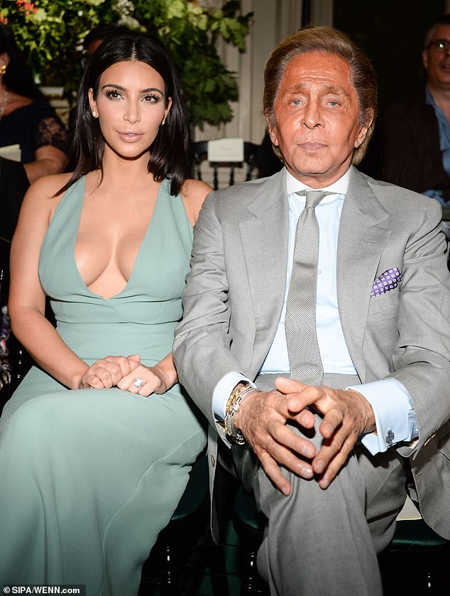 Kim Kardashian și Kris Jenner aduc un omagiu "magicianului" designer Valentino Garavani după moartea fashion iconului la vârsta de 93 de ani