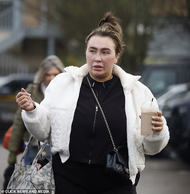 Lauren Goodger se implică într-un nou regim de antrenament pentru noul an, după ce a dezvăluit metoda extremă pe care o folosește pentru a slăbi