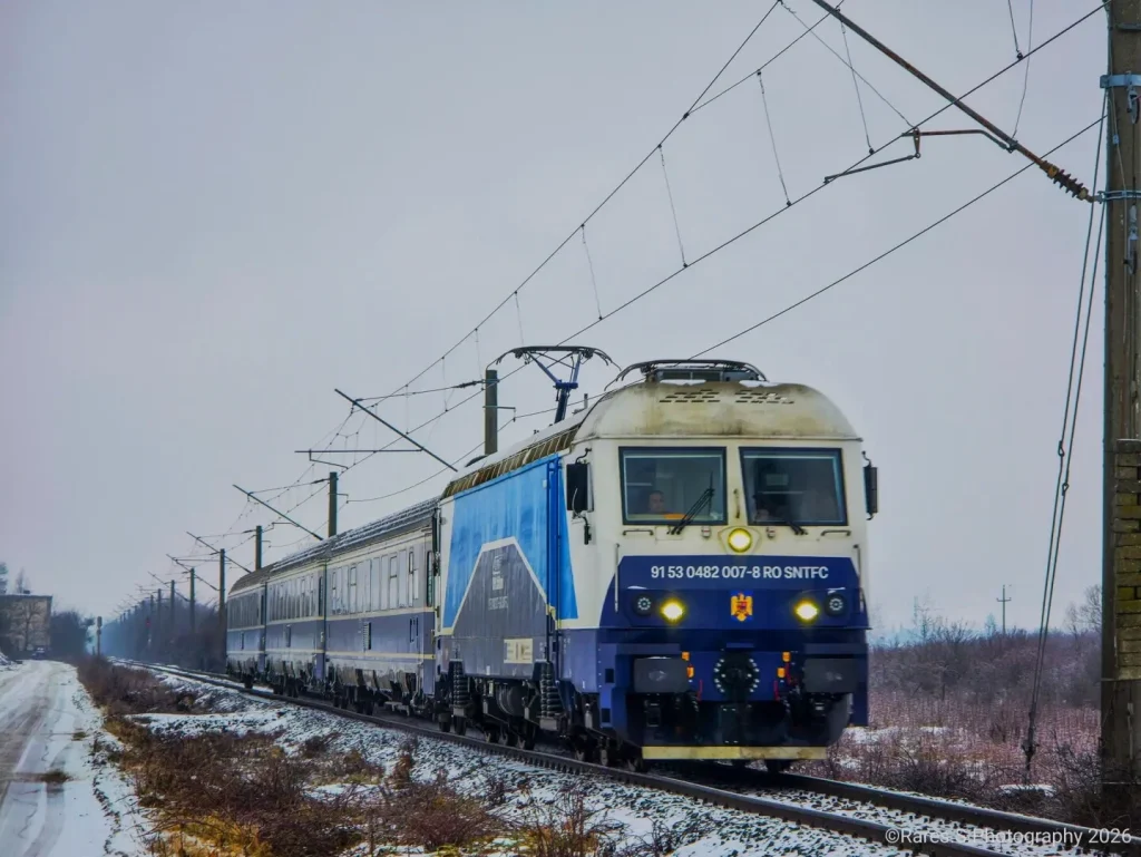 Probleme pe calea ferată românească: O locomotivă nouă se defectează, iar ajutorul nu ajunge. Ce se întâmplă? (650+ cuvinte)