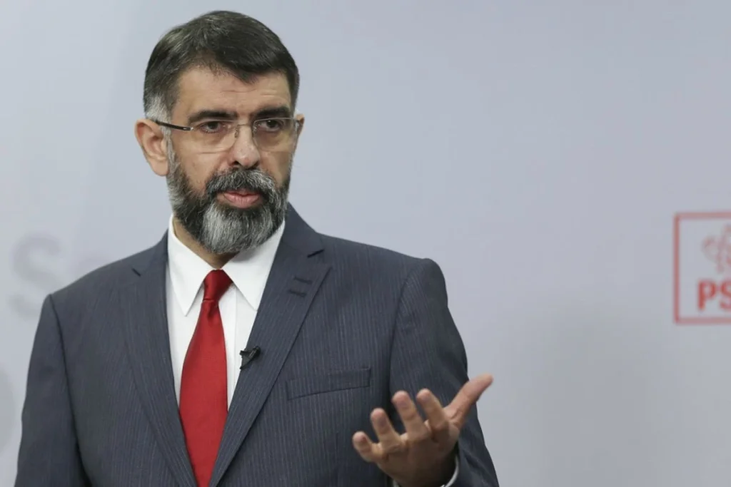 Ministrul Justiției, acuzat de plagiat: Reacția senatorului Robert Cazanciuc