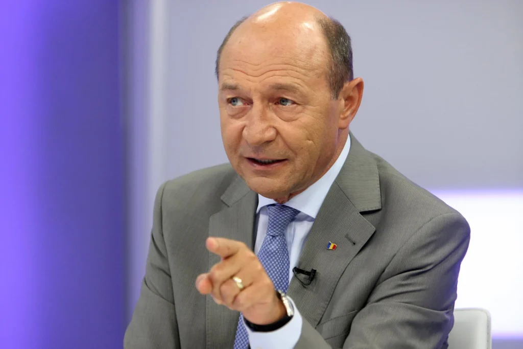 Traian Băsescu critică implicarea partidelor politice în numirea șefilor SRI și SIE